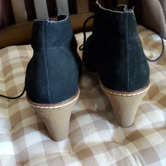 Joe Fresh booties new without tags only try on. Suede leather. - Picture 3 of 5